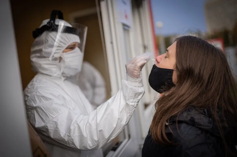 Na Slovensku pribudlo 682 nových prípadov koronavírusu a 39 úmrtí na Covid-19 - SME