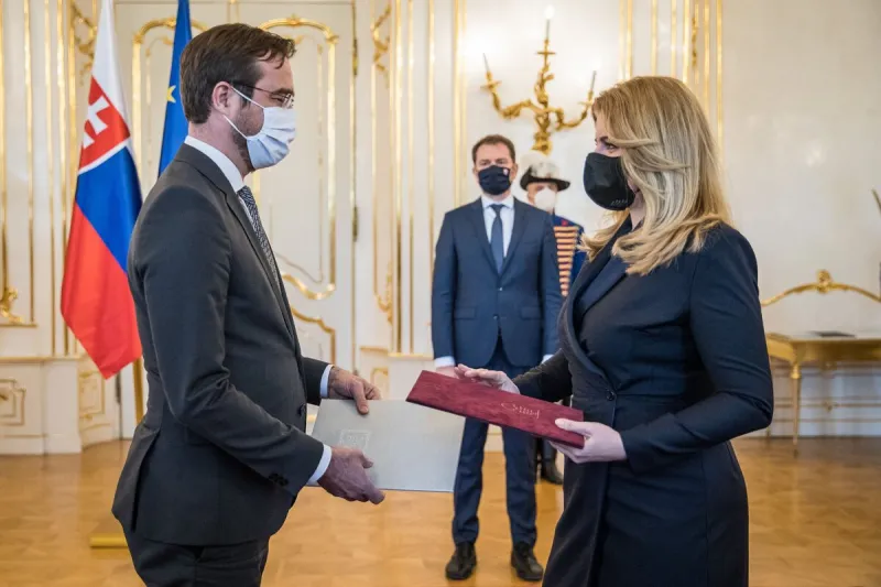 Krajčí pred otázkami o Sputniku zutekal, o nákupe mlčí týždne - SME