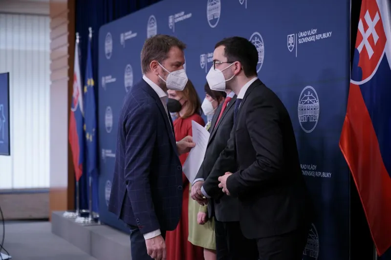 Take or pay, miliónová pokuta či proti slovenským zákonom: Zverejnili zmluvu o nákupe Sputnika V. Čo Krajčí podpísal s Rusmi? |  | .týždeň - iný pohľad na spoločnosť