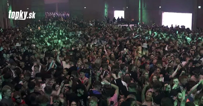 KORONAVÍRUS Experiment v Liverpoole: VIDEO Tisíce ľudí sa zúčastnilo na párty! Neuveríte, čo chceli zistiť | Topky.sk