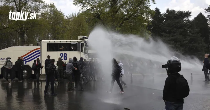 KORONAVÍRUS Belgická polícia rozohnala protest mladých ľudí proti lockdownovým pravidlám | Topky.sk