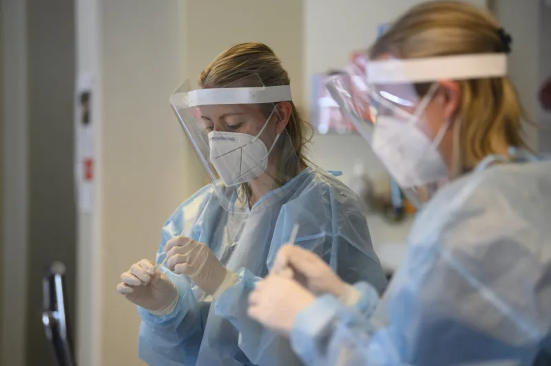 Koronavírus: V Montreale protestovali proti opatreniam tisíce ľudí (minúta po minúte) - SME