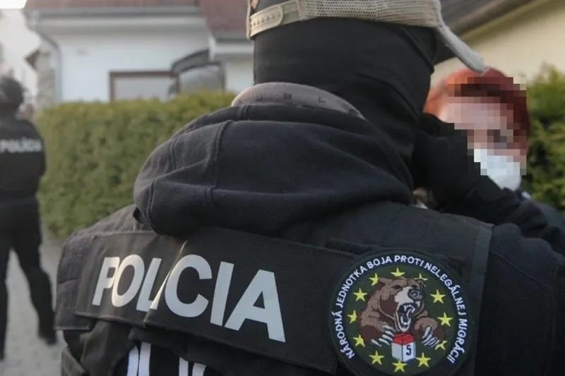 Češku prichytili v Ružomberku priamo pri čine: Prevádzala mladistvých migrantov | Nový Čas