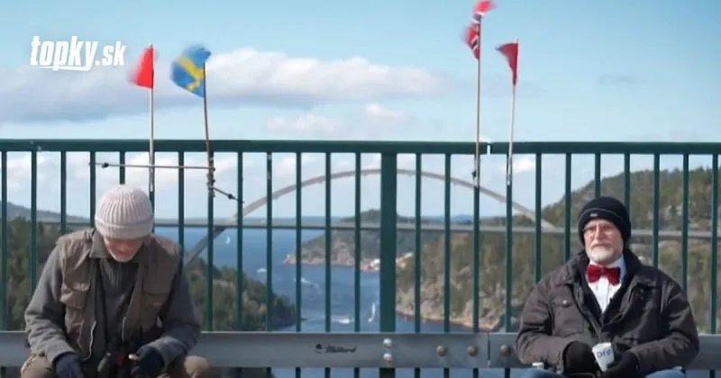 Bratov rozdelil KORONAVÍRUS: VIDEO Našli spôsob, ako sa stretávať! Sú z nich celebrity | Topky.sk