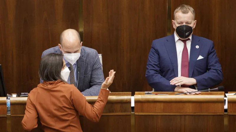 Tvrdý stret, rozčúlený Kollár sa oboril na Kolíkovú: Koľko potrebujete mŕtvych Lučanských? - Domáce - Správy - Pravda.sk