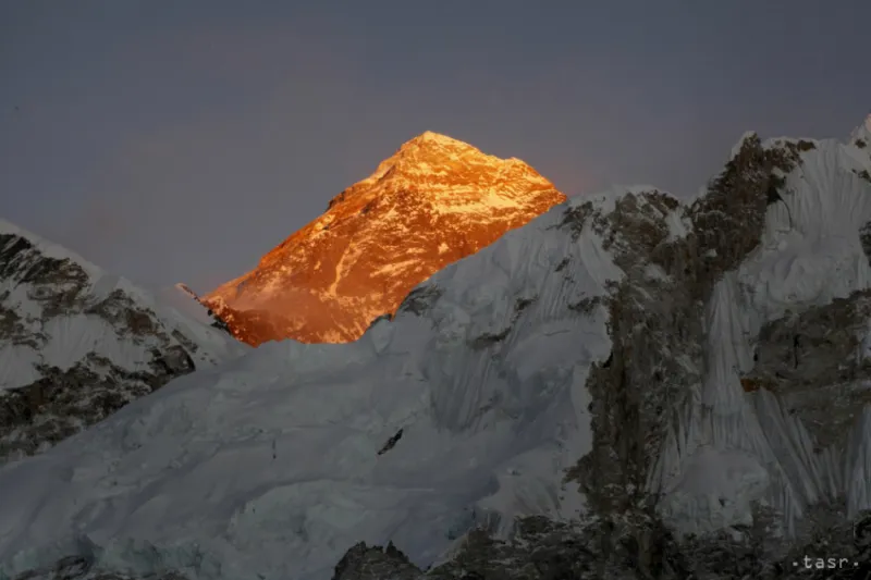 Čína pre obavy z koronavírusu zrušila jarnú sezónu na Everest
