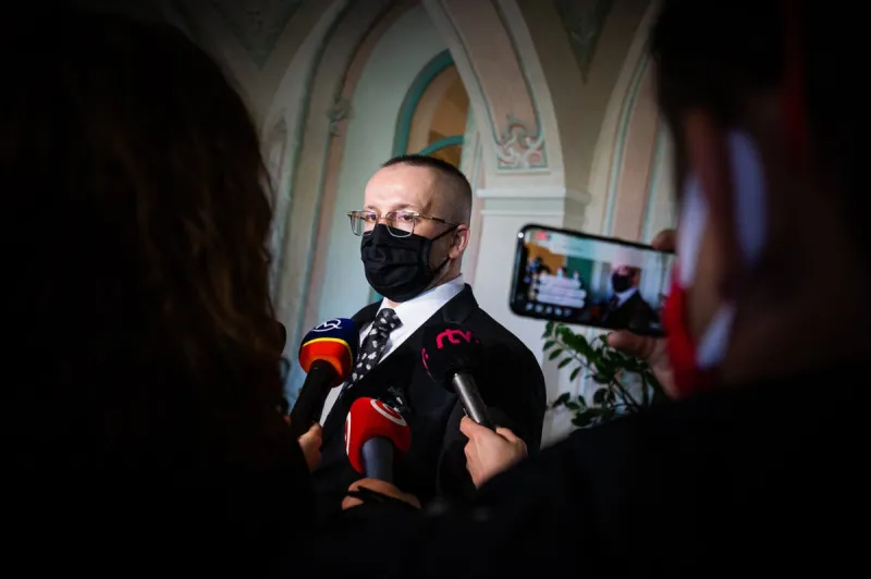 Bývalý riaditeľ SIS Pčolinský zostáva vo väzbe - SME