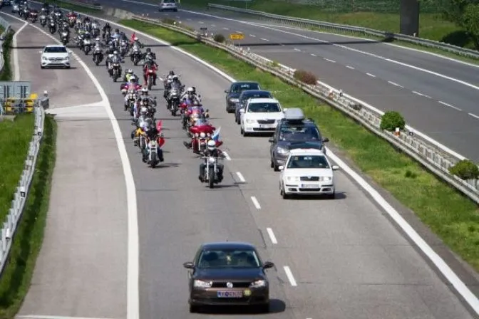 Obrazom: Noční vlci dorazili na Slovensko, uctili si vojakov - Webnoviny.sk