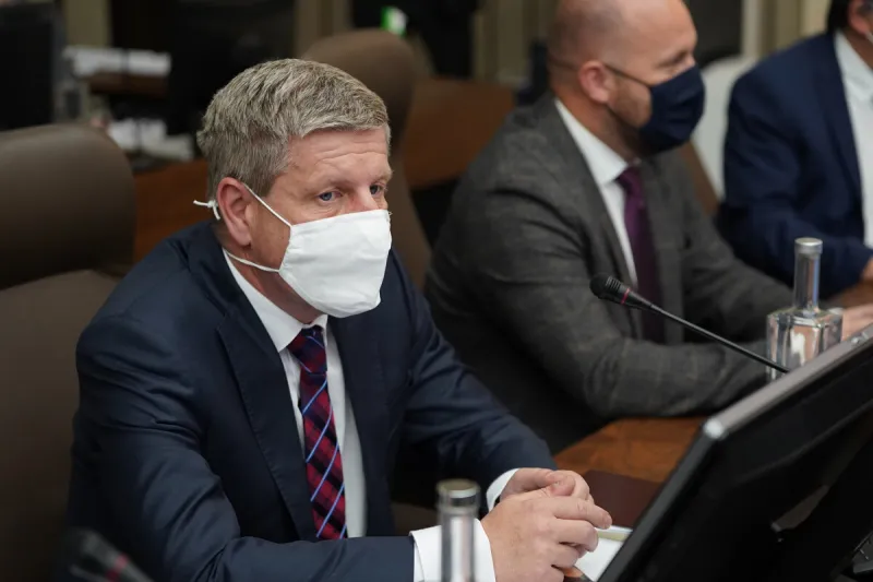 Vláda schválila používanie vakcíny Sputnik V - SME