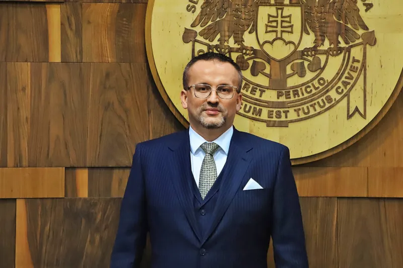 Rozvrat v parlamente! Väznený Pčolinský spojil koalíciu s opozíciou: Čo bývalému šéfovi SIS nesedí | Nový Čas