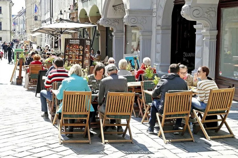Slováci a koronavírus: Až štvrtina opýtaných si myslí, že sa k životu pred pandémiou už nevrátime | Nový Čas