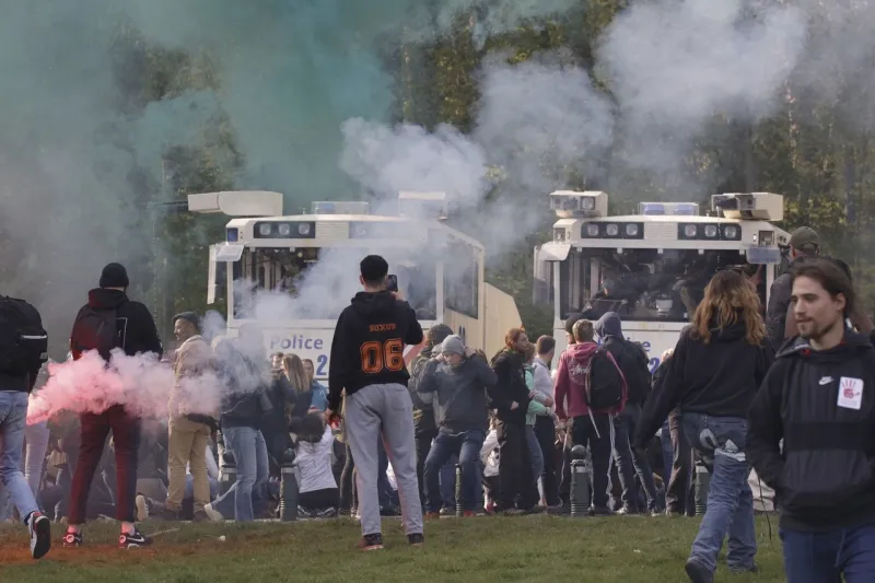 Tisíce ľudí v Bruseli demonštrovali proti pandemickým opatreniam: Protestanti bez rúšok spochybňovali koronavírus | Nový Čas