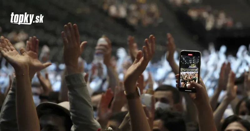 S rúškami a testami na KORONAVÍRUS: V Paríži sa konal testovací koncert pre 5-tisíc účastníkov | Topky.sk