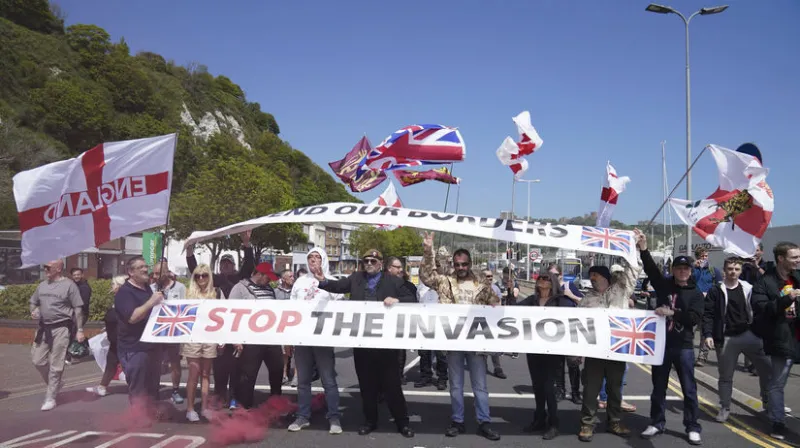 Protestujúci proti imigrácii do Británie sa snažili blokovať terminál v Doveri - Svet - Správy - Pravda.sk