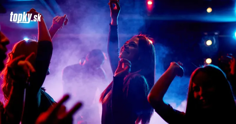 KORONAVÍRUS Kuriózny projekt Talianov: Očkovať sa bude na diskotékach! Potom ich čaká veľká párty | Topky.sk