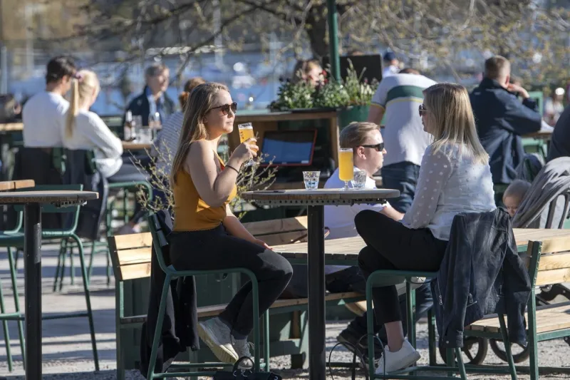 Žiadny lockdown a mierne opatrenia: Švédska vláda podľa parlamentu v boji s pandémiou zlyhala | Nový Čas