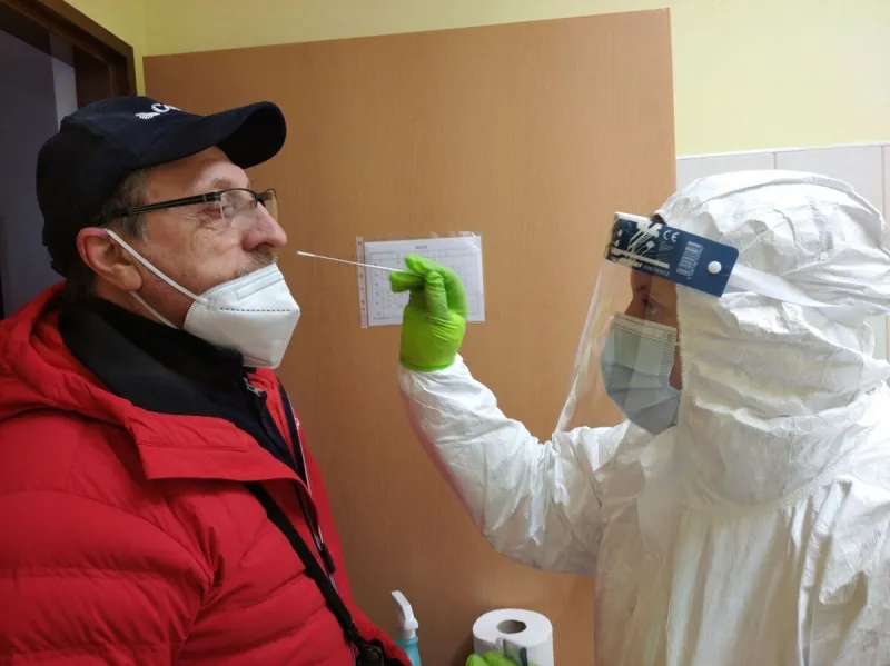 Nové prípady koronavírusu: Pribudlo 117 pozitívne testovaných aj 13 obetí - SME