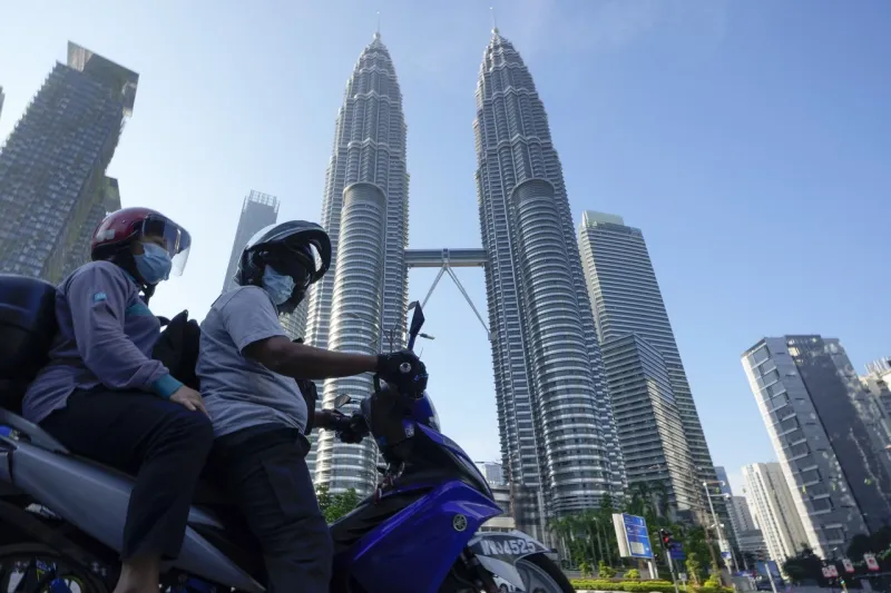 Boj s koronavírusom posunuli na novú úroveň: Aha, čo pomáha policajtom v Malajzii | Nový Čas