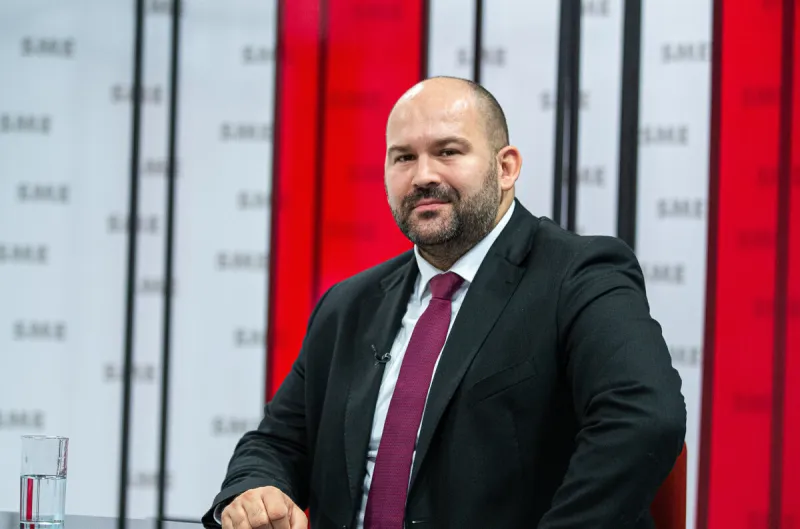 Pčolinský podporí návrh Smeru na odvolanie Mikulca, hovorí o nedôvere voči ministrovi - SME