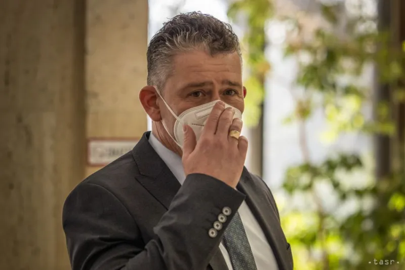 Za odvolanie Mikulca bude hlasovať Pčolinský aj Pčolinská