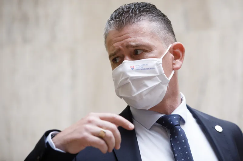 Mikulec: Peter Pčolinský je v ťažkom konflikte záujmov - SME