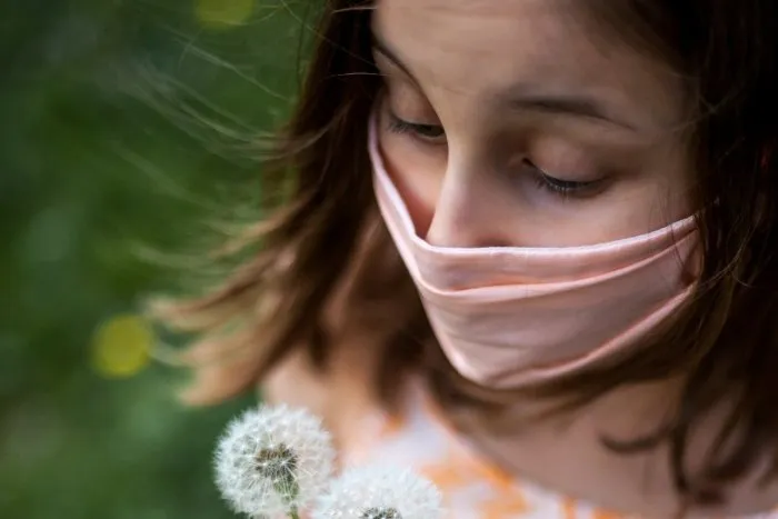 Koronavírus: Pribudlo viac ako 100 nových prípadov nákazy, počet obetí stúpol o tri