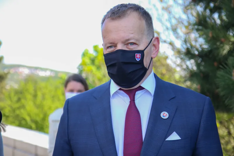 Kollár otvorí na rokovaní krajín V4 uznávanie očkovania Sputnikom - SME