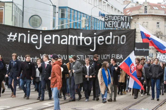 Iniciatíva #niejenamtojedno odkladá protest proti Nočným vlkom, počká na výročie okupácie - Webnoviny.sk