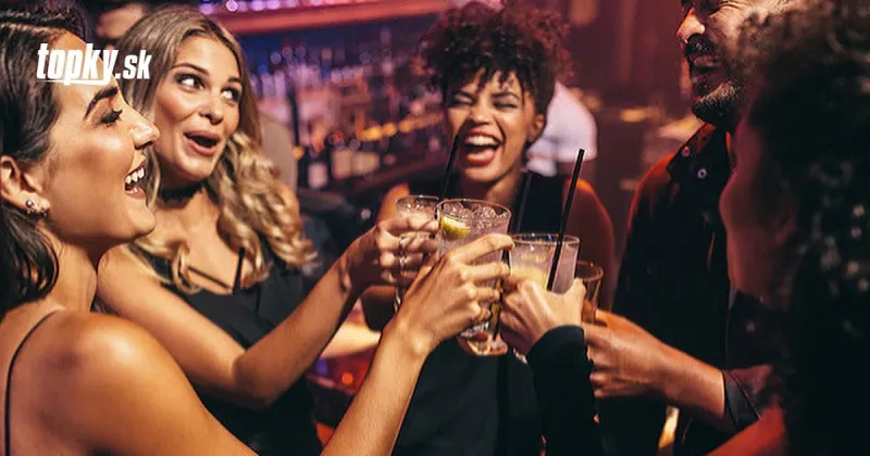 KORONAVÍRUS Opatrenia totálne ignorovali: VIDEO Obrovský večierok v Paríži, polícia použila aj slzotvorný plyn | Topky.sk