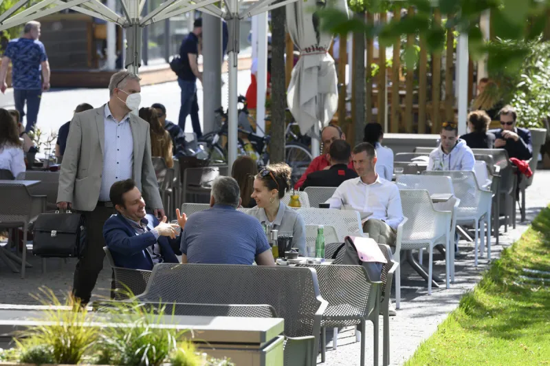 Koronavírus na Slovensku sledujeme minútu po minúte - SME