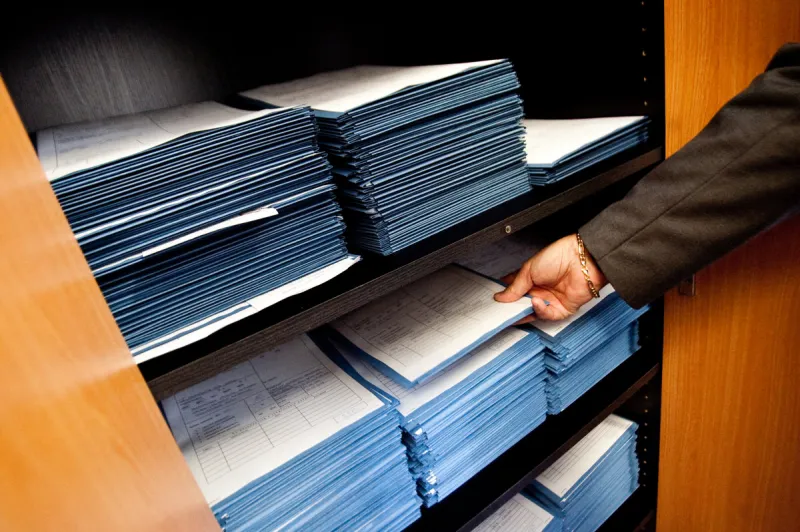 Vyšetrovateľ inšpekcie zaistil na NAKA spis exriaditeľa SIS Pčolinského - SME