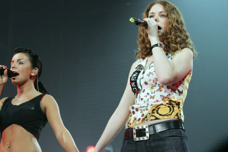 Ruská skupina Tatu v slzách z náhleho odchodu gitaristu: Smrť po nákaze koronavírusom | Nový Čas