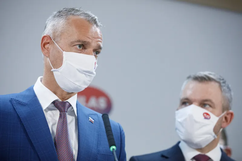 Poslanci z Hlasu plánujú odvolávať Matoviča v súvislosti so Sputnikom V - SME