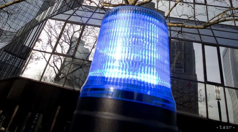 Pri policajnej naháňačke s prevádzačmi migrantov zahynul človek