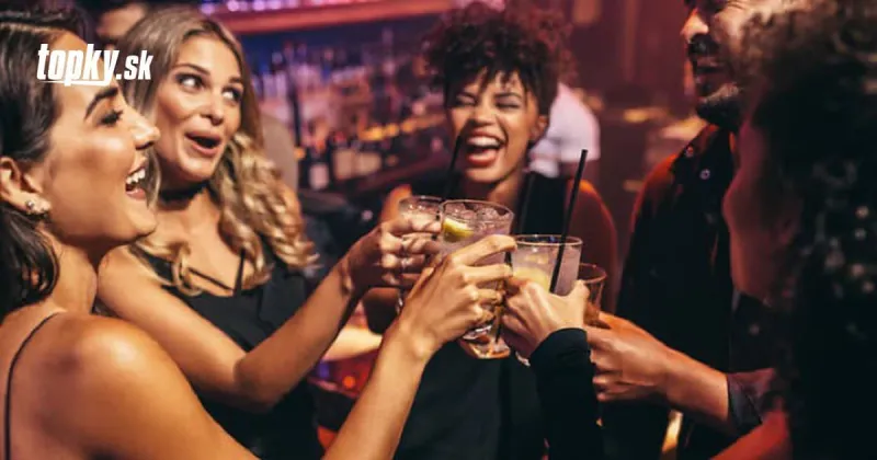 KORONAVÍRUS Tvrdá rana pre grécky ostrov večierkov: Zaviedli zákaz nočného vychádzania a hudby | Topky.sk