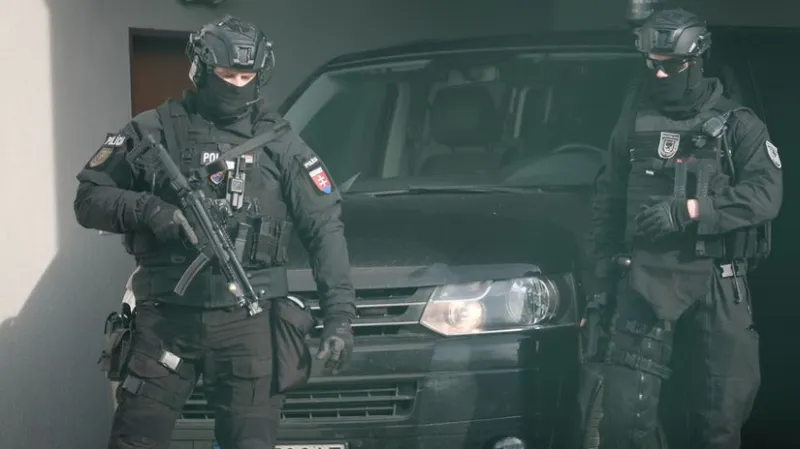 Úrad inšpekčnej služby zadržal takáčovca Dömötöra - Domáce - Správy - Pravda.sk