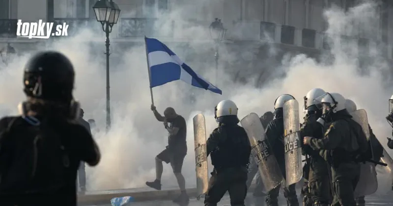 KORONAVÍRUS Tisícky ľudí v Grécku protestovali proti plánom na zavedenie povinného očkovania | Topky.sk