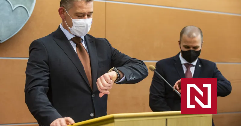 Sme rodina žiada zvolať koaličnú radu o&nbsp;ministrovi vnútra a&nbsp;policajnom prezidentovi, podľa Pčolinského by mali odstúpiť