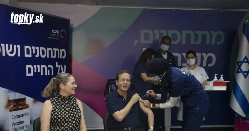 KORONAVÍRUS Mení sa očkovacia stratégia? Izraelský prezident dostal tretiu dávku vakcíny | Topky.sk