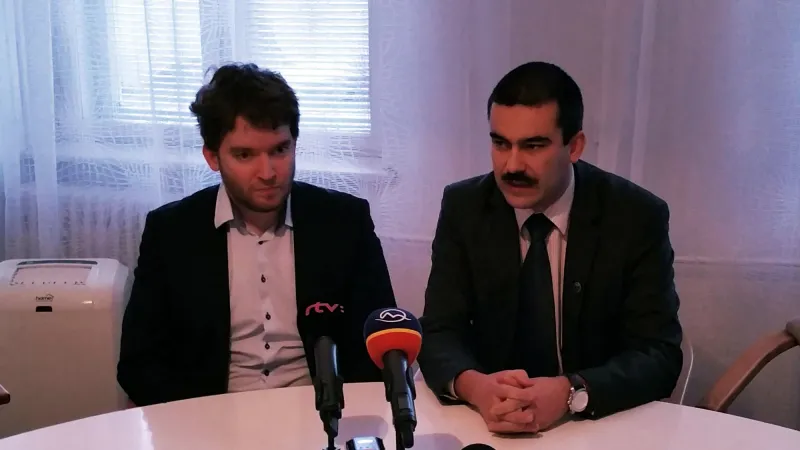 Je to na vás, pani Žitňanská, páni Ravasz, Ondrejcsák, Agócs a ďalší „slušňáci“ z Mosta – Denník N