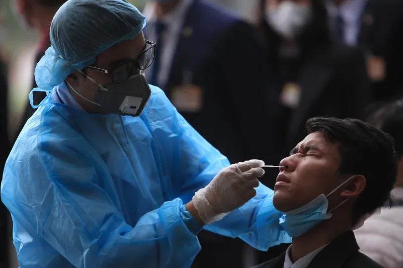 Vzor boja proti pandémii sa ocitá v problémoch! Vo Vietname predĺžili lockdown: Nemocice v problémoch | Nový Čas