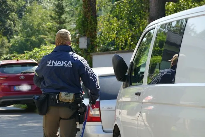 NAKA opäť zasahovala: Počas akcie Mýtnik III obvinili osem ľudí
