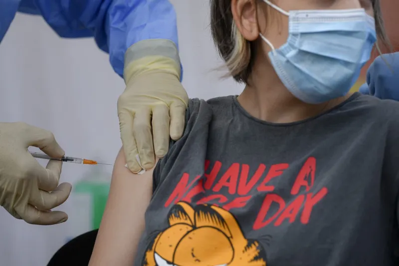 Opatrný návrat k očkovaniu: Spojené kráľovstvo čoskoro ponúkne vakcínu proti koronavírusu 16- a 17-ročným | Nový Čas