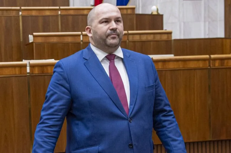 Pčolinský kritizuje dvojstrannosť OĽANO, hnutie hovorí o jeho zaujatosti - SME