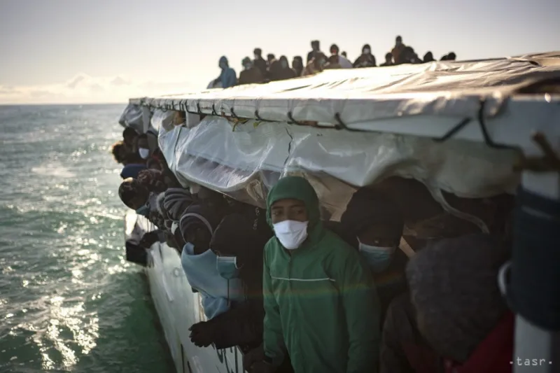 Sicílske úrady povolili vylodenie vyše 800 zachránených migrantov