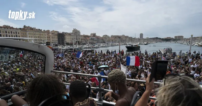 KORONAVÍRUS Francúzske ulice zaplavili demonštranti: Tisíce ľudí protestovalo proti covid pasom | Topky.sk