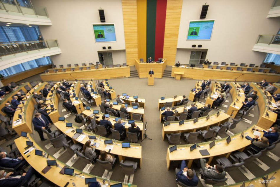 EÚ schválila núdzovú pomoc pre Litvu, ktorá zápasí s náporom migrantov