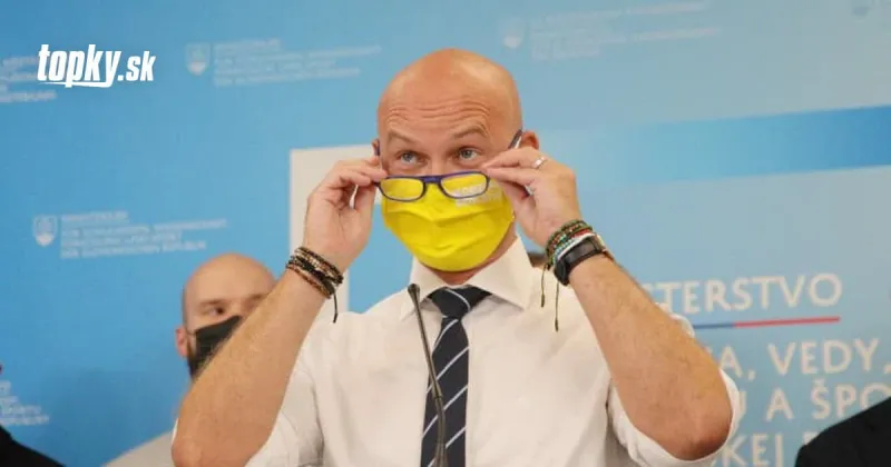 KORONAVÍRUS Minister školstva chce hovoriť o povinnom očkovaní pre určité profesie vrátane učiteľov | Topky.sk