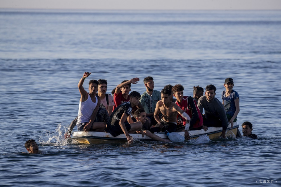 Cez Lamanšský prieliv sa preplavilo za jeden deň takmer 600 migrantov