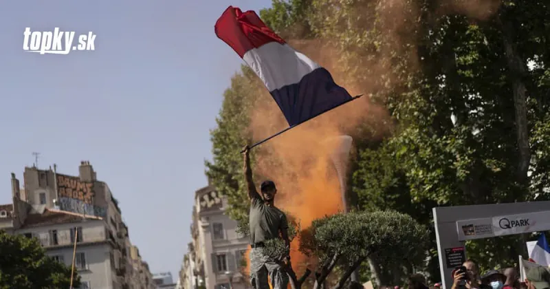 KORONAVÍRUS Obrovský protest proti covidpasom: VIDEO Do francúzskych ulíc vyšli státisíce ľudí! | Topky.sk